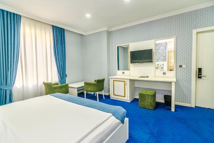 mensen hotel baku