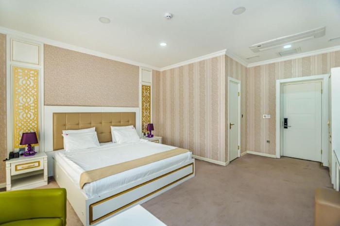 mensen hotel baku