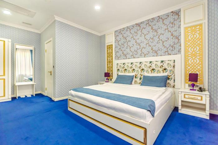 mensen hotel baku