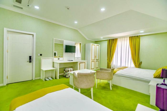 mensen hotel baku
