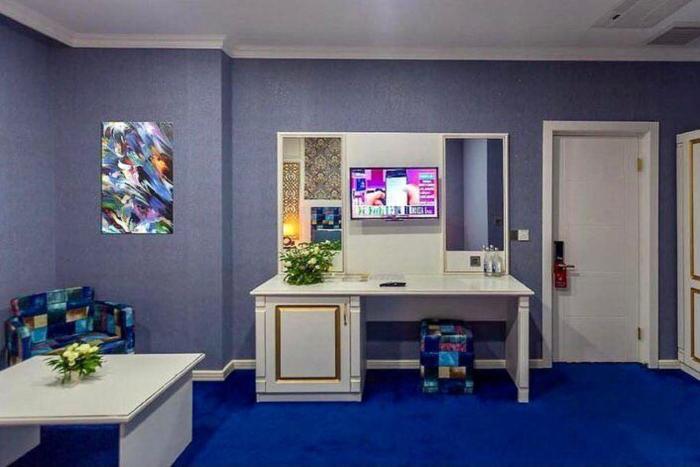 mensen hotel baku