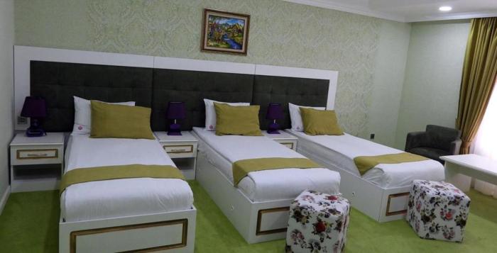 mensen hotel baku