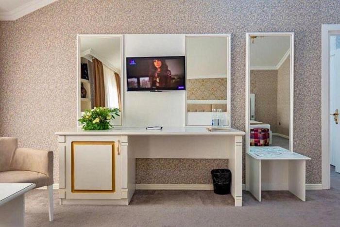 mensen hotel baku