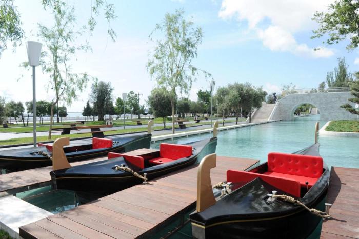 mensen hotel baku