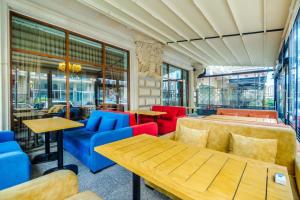 mensen hotel baku
