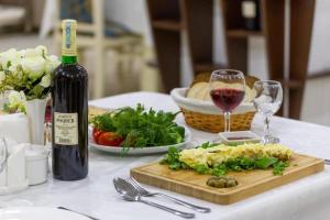 mensen hotel baku