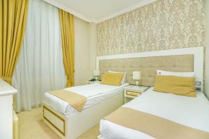 mensen hotel baku