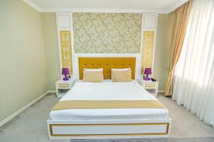 mensen hotel baku