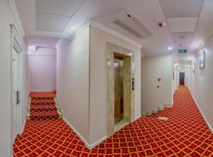 mensen hotel baku