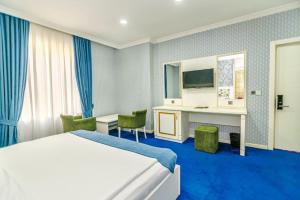 mensen hotel baku