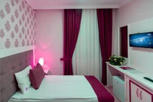 mensen hotel baku