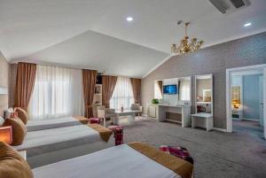 mensen hotel baku