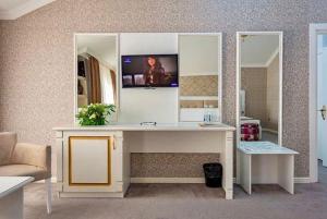 mensen hotel baku