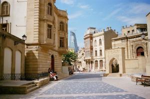 mensen hotel baku