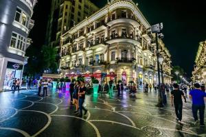 mensen hotel baku