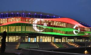 mensen hotel baku