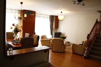 la petite maison pres de leglise