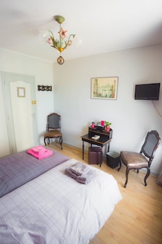 la petite maison pres de leglise