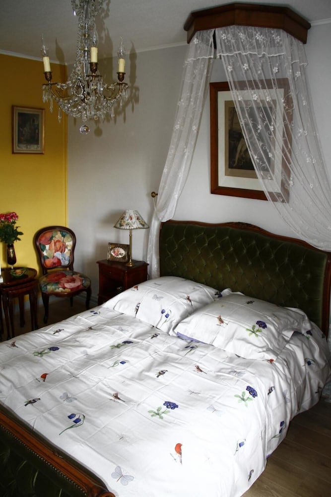 la petite maison pres de leglise