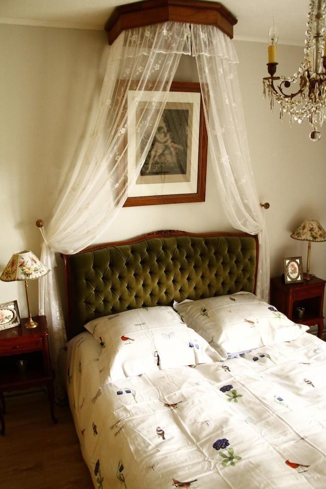 la petite maison pres de leglise