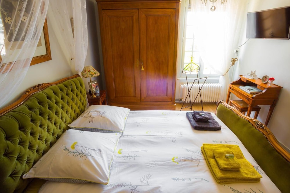 la petite maison pres de leglise