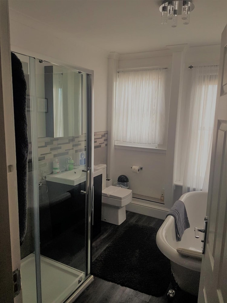 victoria house room only accommodation