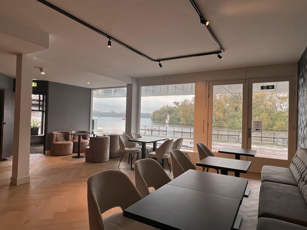 amsterdam lake hotel