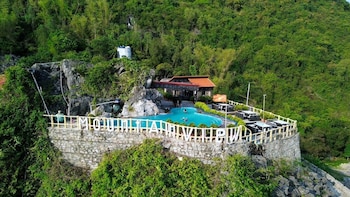 cat ba mountain view