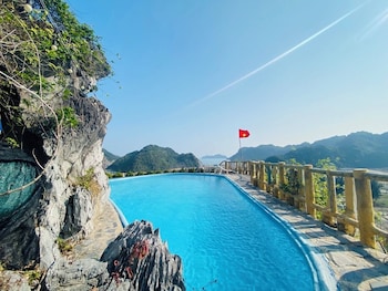 cat ba mountain view