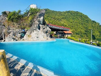 cat ba mountain view