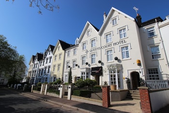 queens court hotel