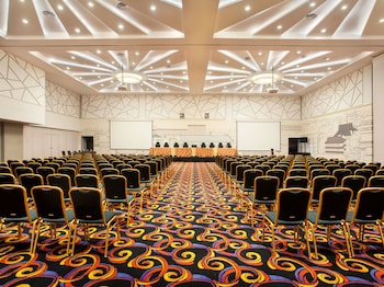 ibis pontianak city center