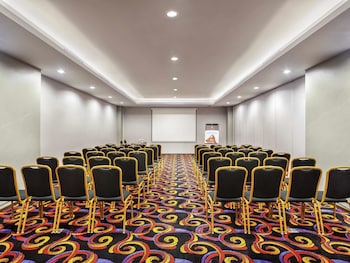 ibis pontianak city center