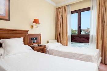 hospedium hotel blu loiu