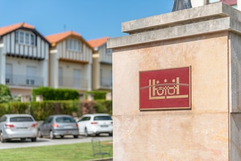 hospedium hotel blu loiu