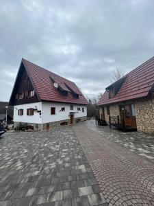 rustic lodge plitvice