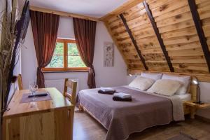 rustic lodge plitvice