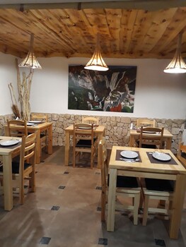 rustic lodge plitvice