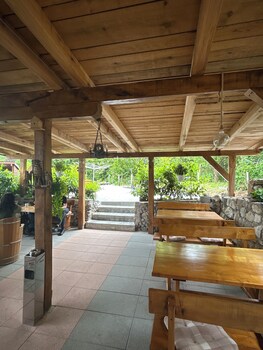 rustic lodge plitvice