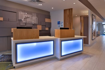holiday inn express and suites marshalltown an ihg hotel