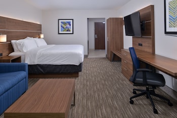 holiday inn express and suites marshalltown an ihg hotel