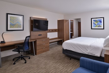 holiday inn express and suites marshalltown an ihg hotel