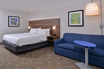 holiday inn express and suites marshalltown an ihg hotel
