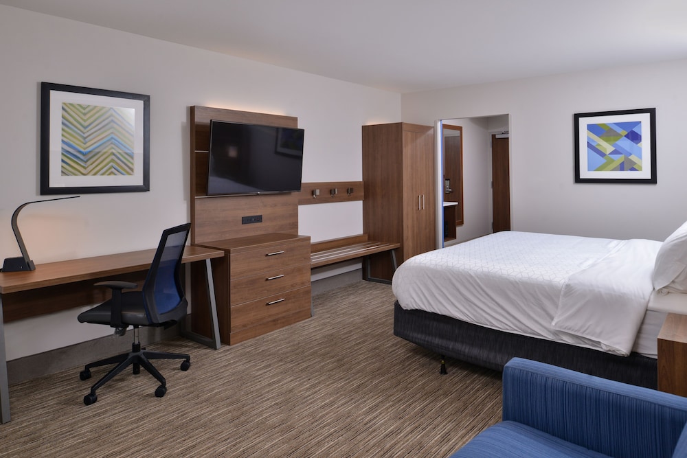 holiday inn express and suites marshalltown an ihg hotel