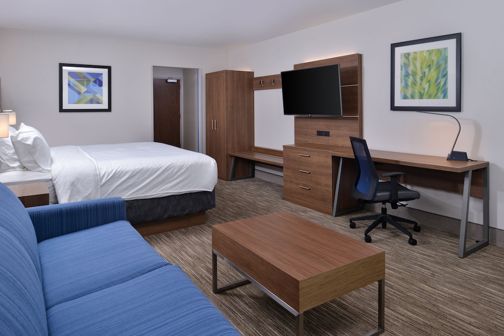 holiday inn express and suites marshalltown an ihg hotel