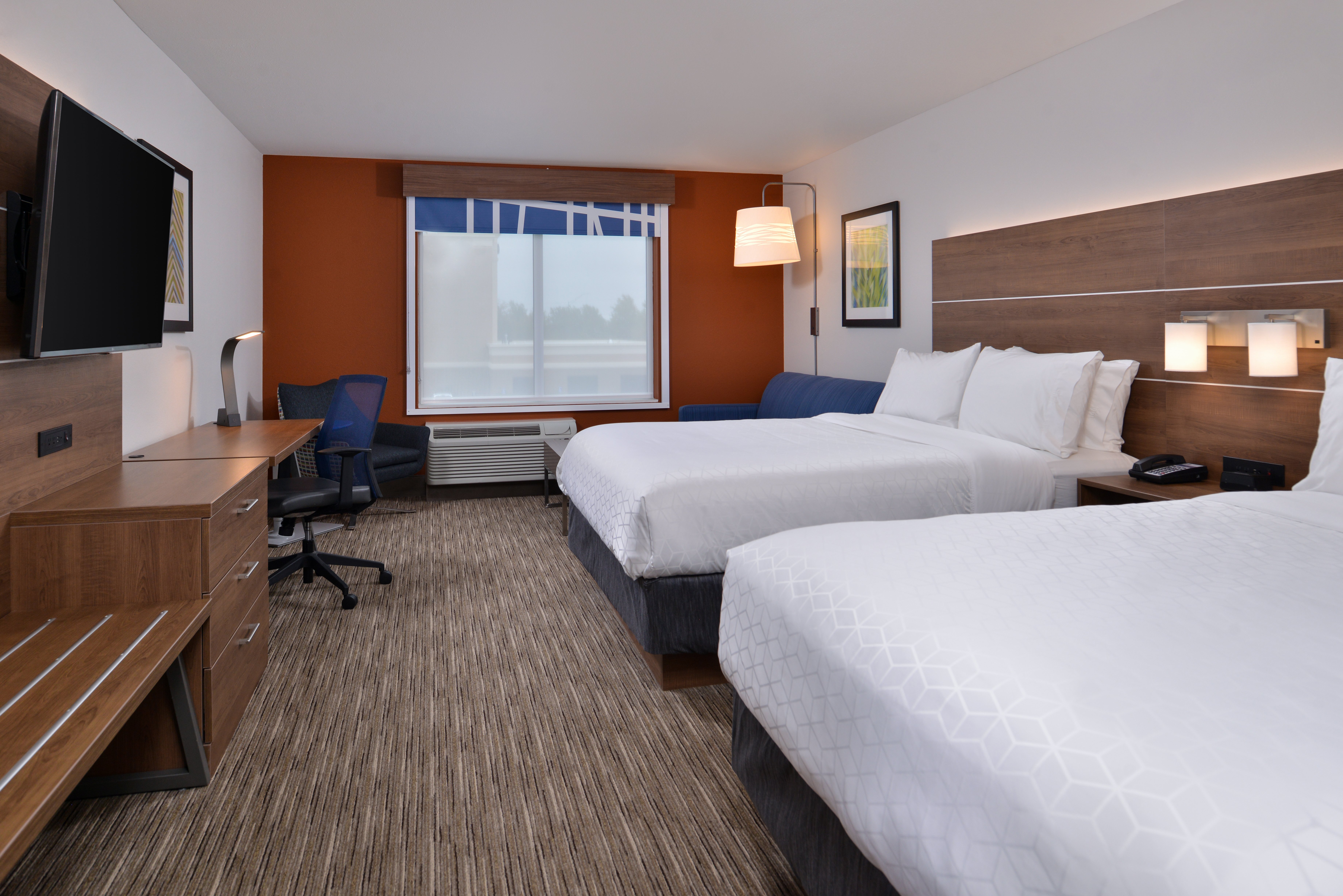 holiday inn express and suites marshalltown an ihg hotel
