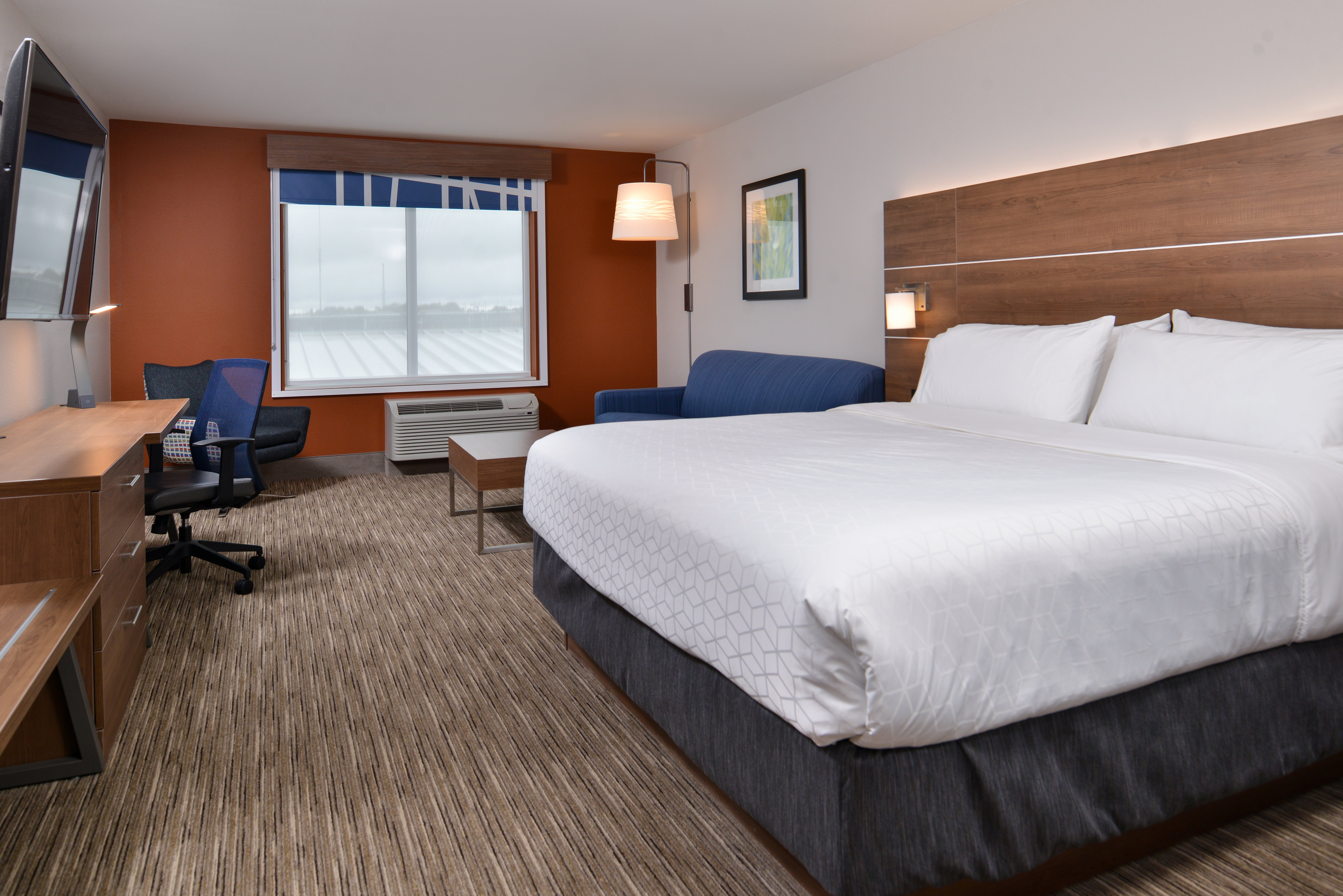 holiday inn express and suites marshalltown an ihg hotel
