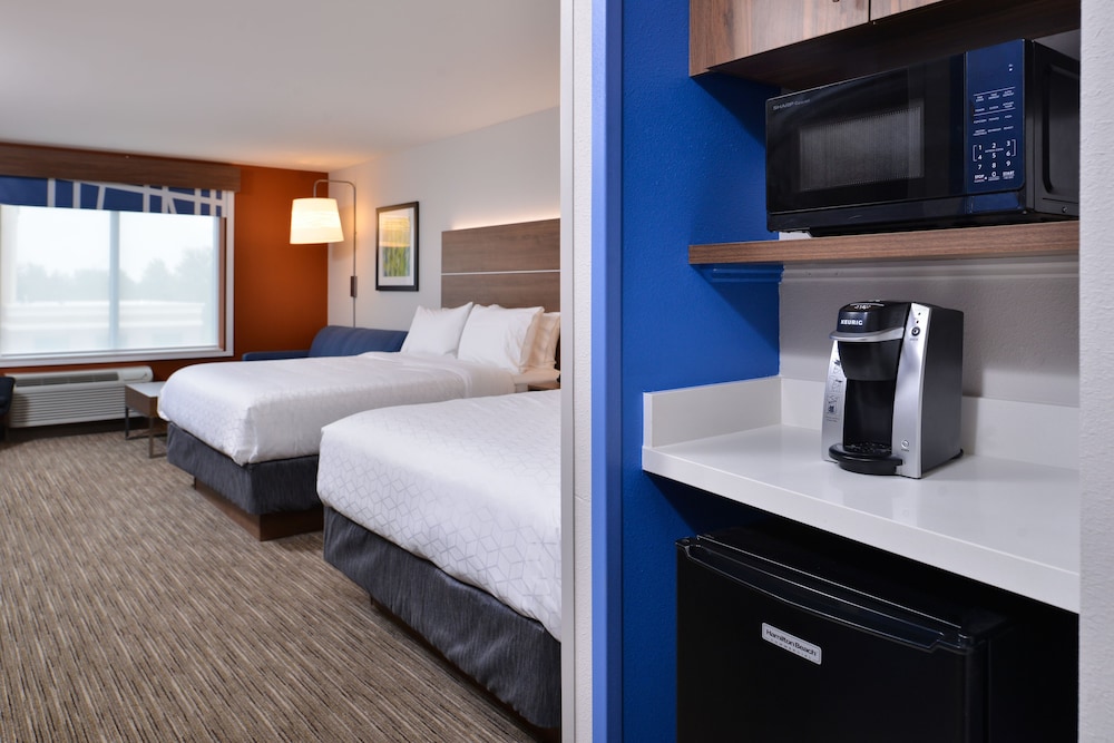 holiday inn express and suites marshalltown an ihg hotel