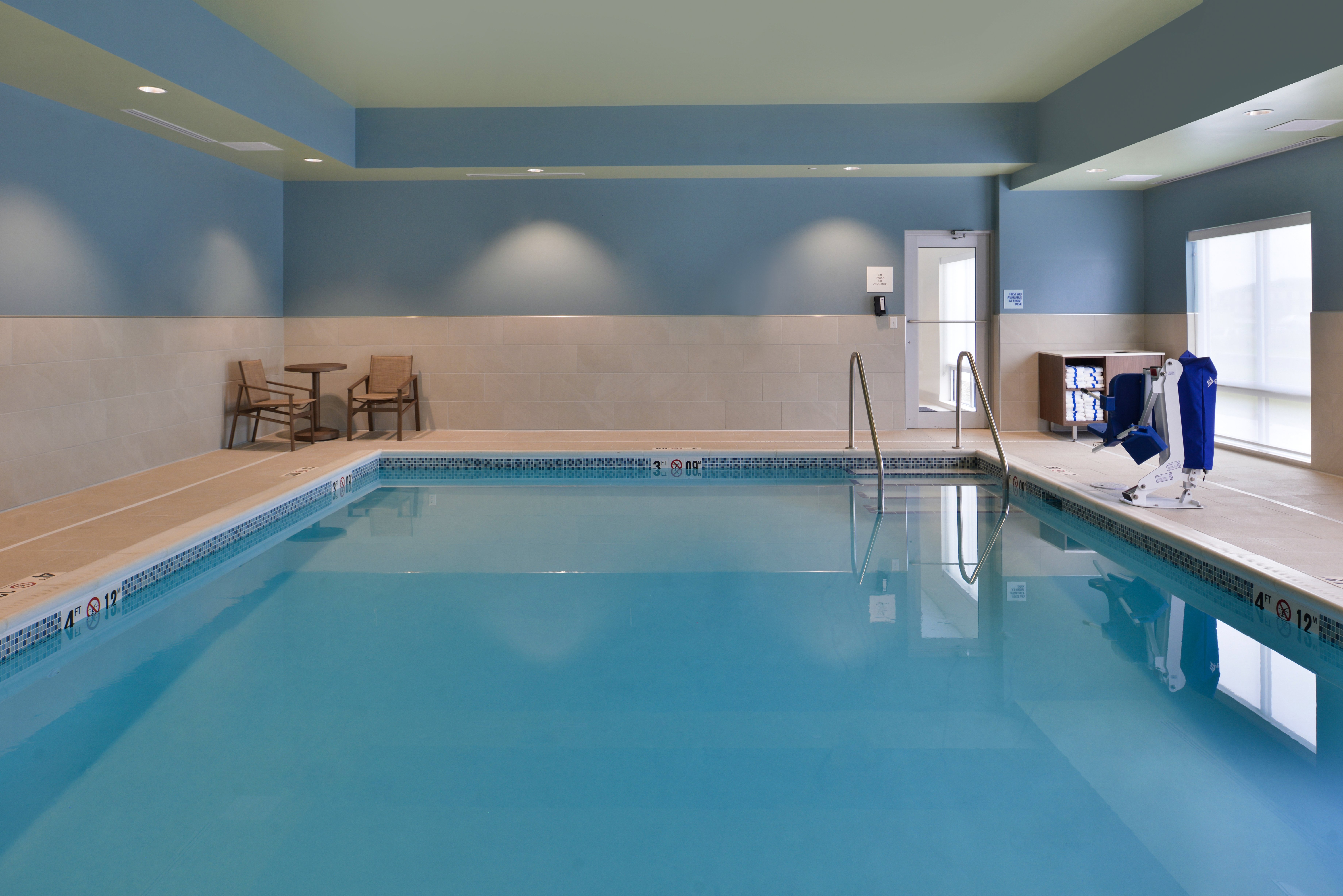 holiday inn express and suites marshalltown an ihg hotel