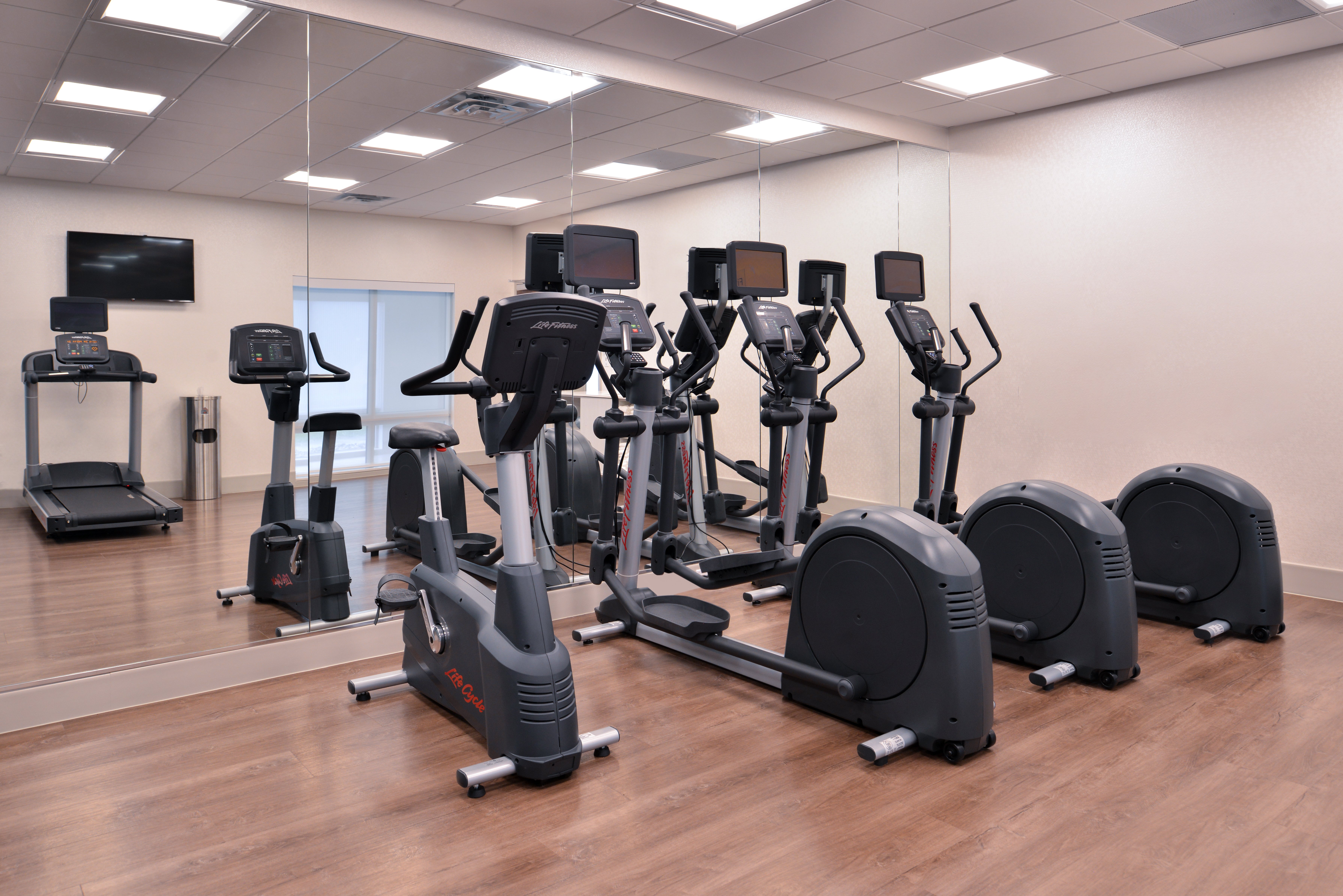 holiday inn express and suites marshalltown an ihg hotel